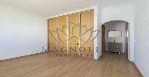 Moradia Geminada T4, S. Clemente, Loulé