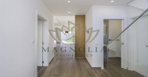 Santa Luzia - Moradia contemporânea T3 em construção