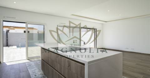 Santa Luzia - Moradia contemporânea T3 em construção