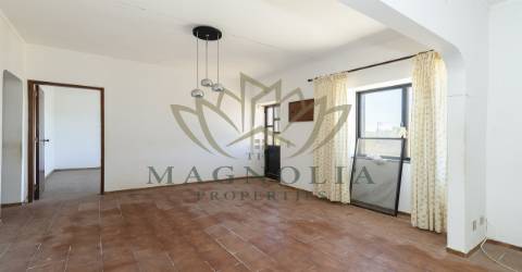 Casa térrea para recuperar, Mata Lobos, Faro