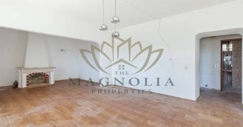 Casa térrea para recuperar, Mata Lobos, Faro