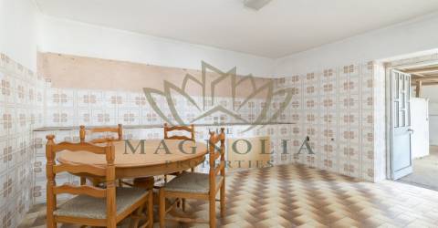 Casa térrea para recuperar, Mata Lobos, Faro