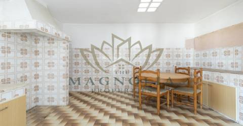 Casa térrea para recuperar, Mata Lobos, Faro