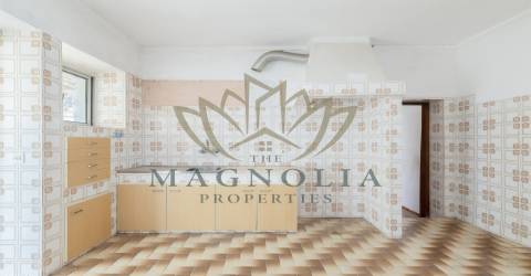 Casa térrea para recuperar, Mata Lobos, Faro