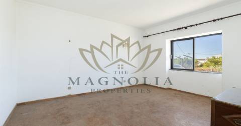 Casa térrea para recuperar, Mata Lobos, Faro