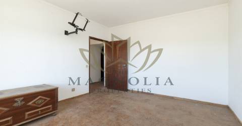 Casa térrea para recuperar, Mata Lobos, Faro