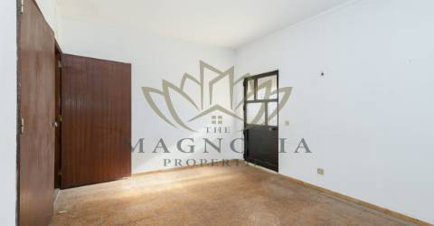 Casa térrea para recuperar, Mata Lobos, Faro