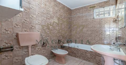 Casa térrea para recuperar, Mata Lobos, Faro