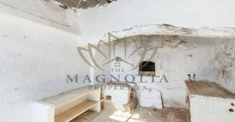 Casa térrea para recuperar, Mata Lobos, Faro