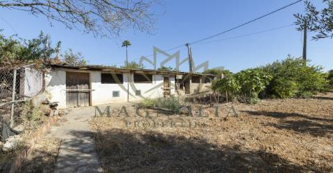 Casa térrea para recuperar, Mata Lobos, Faro