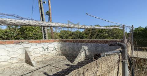 Casa térrea para recuperar, Mata Lobos, Faro