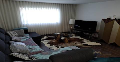 Propriedade com 2 casas tipologia T2 cada, na Madalena 600m da praia com piscina