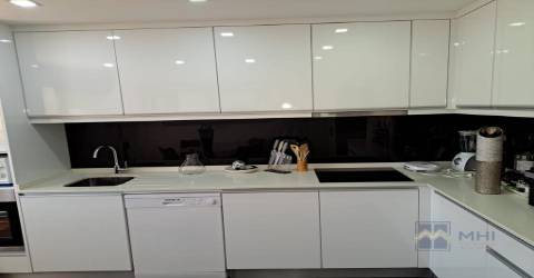 Propriedade com 2 casas tipologia T2 cada, na Madalena 600m da praia com piscina