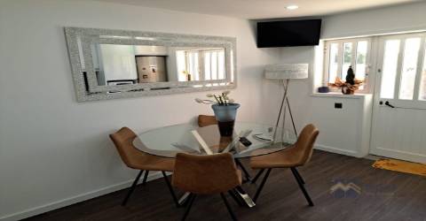 Propriedade com 2 casas tipologia T2 cada, na Madalena 600m da praia com piscina