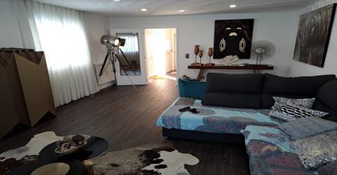 Propriedade com 2 casas tipologia T2 cada, na Madalena 600m da praia com piscina