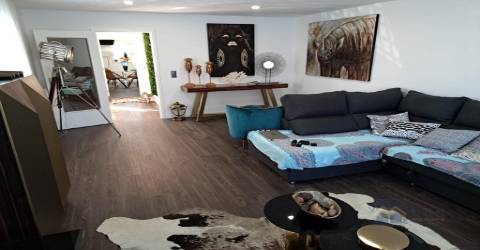 Propriedade com 2 casas tipologia T2 cada, na Madalena 600m da praia com piscina