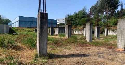 terreno com 2.055 m2 para construção em Seixezelo