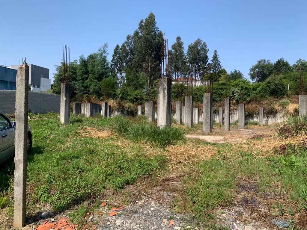 terreno com 2.055 m2 para construção em Seixezelo