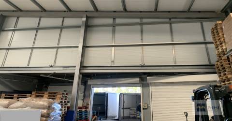 Excelente Armazém em Olival