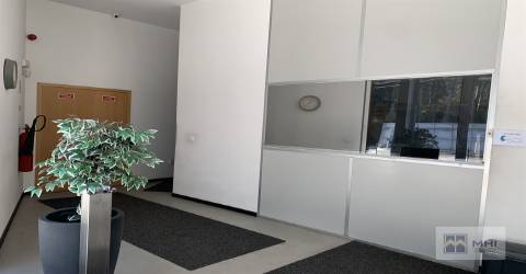 Excelente Armazém em Olival