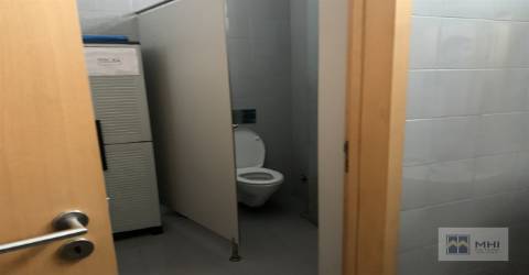 Excelente Armazém em Olival