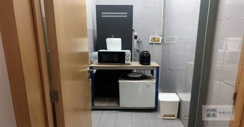 Excelente Armazém em Olival