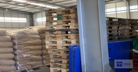 Excelente Armazém em Olival