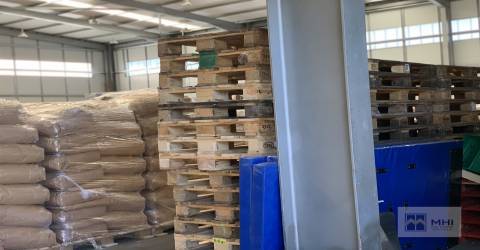 Excelente Armazém em Olival