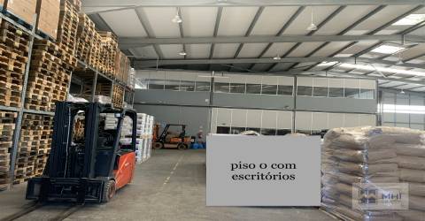 Excelente Armazém em Olival