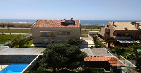 Excelente moradia T3 com Vista de mar a 100m praia de Brito