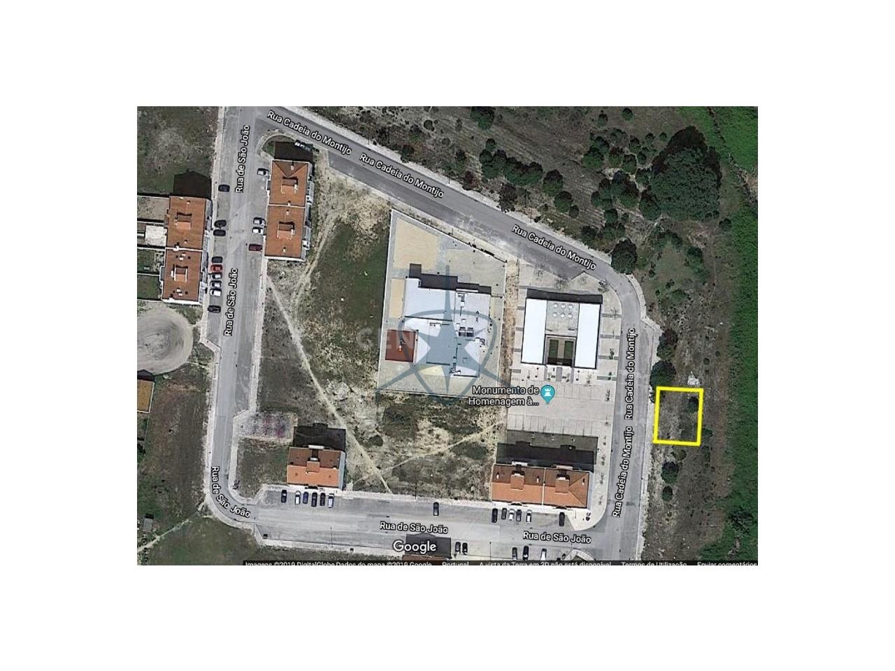 Lote de Terreno com 333m2, localizado em Pegões.