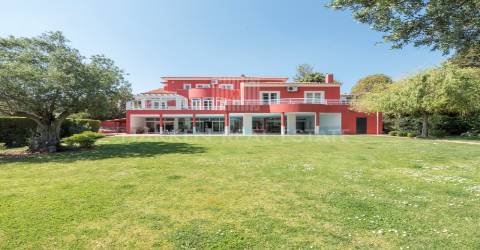 Moradia T6  com piscina no prestigiado aldeamento da  Penha Longa