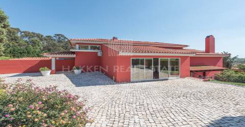 Moradia T6  com piscina no prestigiado aldeamento da  Penha Longa