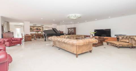 Moradia T6  com piscina no prestigiado aldeamento da  Penha Longa