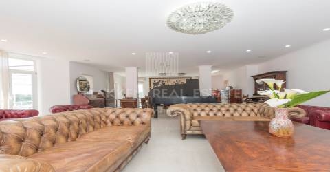 Moradia T6  com piscina no prestigiado aldeamento da  Penha Longa