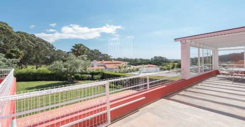 Moradia T6  com piscina no prestigiado aldeamento da  Penha Longa