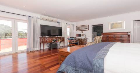 Moradia T6  com piscina no prestigiado aldeamento da  Penha Longa