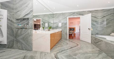 Moradia T6  com piscina no prestigiado aldeamento da  Penha Longa