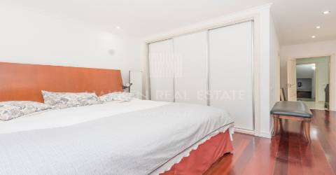 Moradia T6  com piscina no prestigiado aldeamento da  Penha Longa