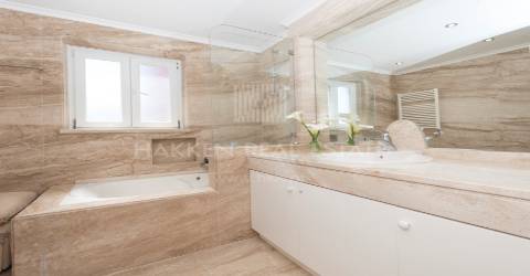 Moradia T6  com piscina no prestigiado aldeamento da  Penha Longa