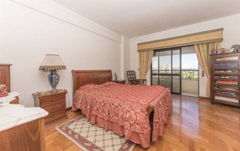 Apartamento Duplex T5 no Bairro do Rosário, Cascais