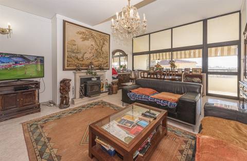 Apartamento Duplex T5 no Bairro do Rosário, Cascais