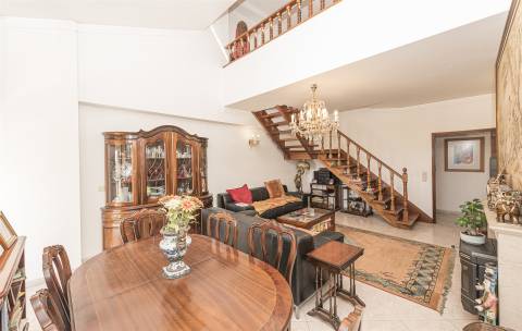 Apartamento Duplex T5 no Bairro do Rosário, Cascais