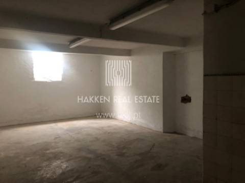 Loja com 128m2 nas Arcadas do Estoril