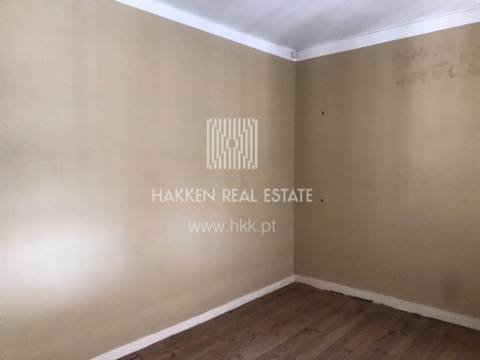 Loja com 128m2 nas Arcadas do Estoril