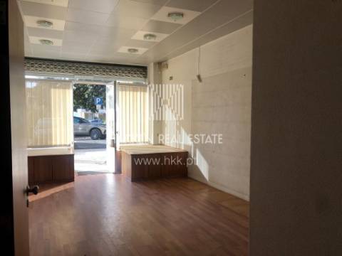 Loja com 128m2 nas Arcadas do Estoril