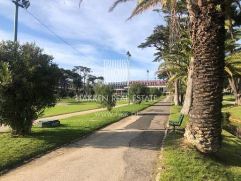 Loja com 128m2 nas Arcadas do Estoril