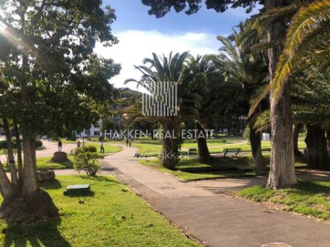 Loja com 128m2 nas Arcadas do Estoril