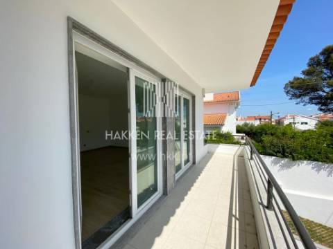Moradia T4 Remodelada em São João do Estoril