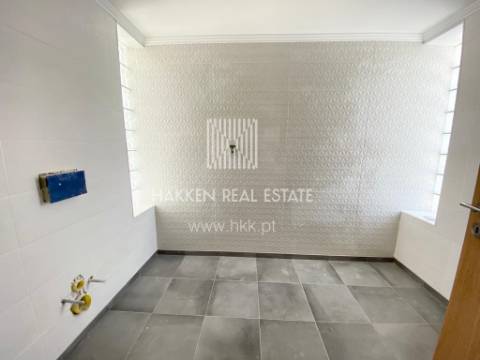 Moradia T4 Remodelada em São João do Estoril